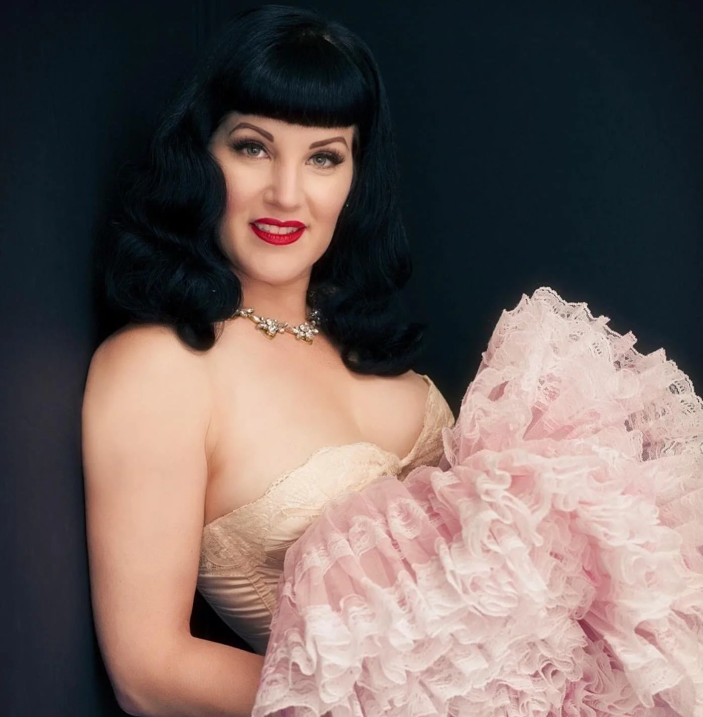 The burlesque community and the world at large have lost a special treasure with the passing of the beloved Madeline Sinclaire 💔 As her dear friend Audrey DeLuxe shared in the Viva Las Vegas FB group, Madeline had been privately fighting cancer and 