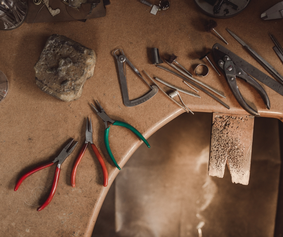 Ask A Jeweler Why Does Some Jewelry Turn My Skin Green? — TorchFire Studio