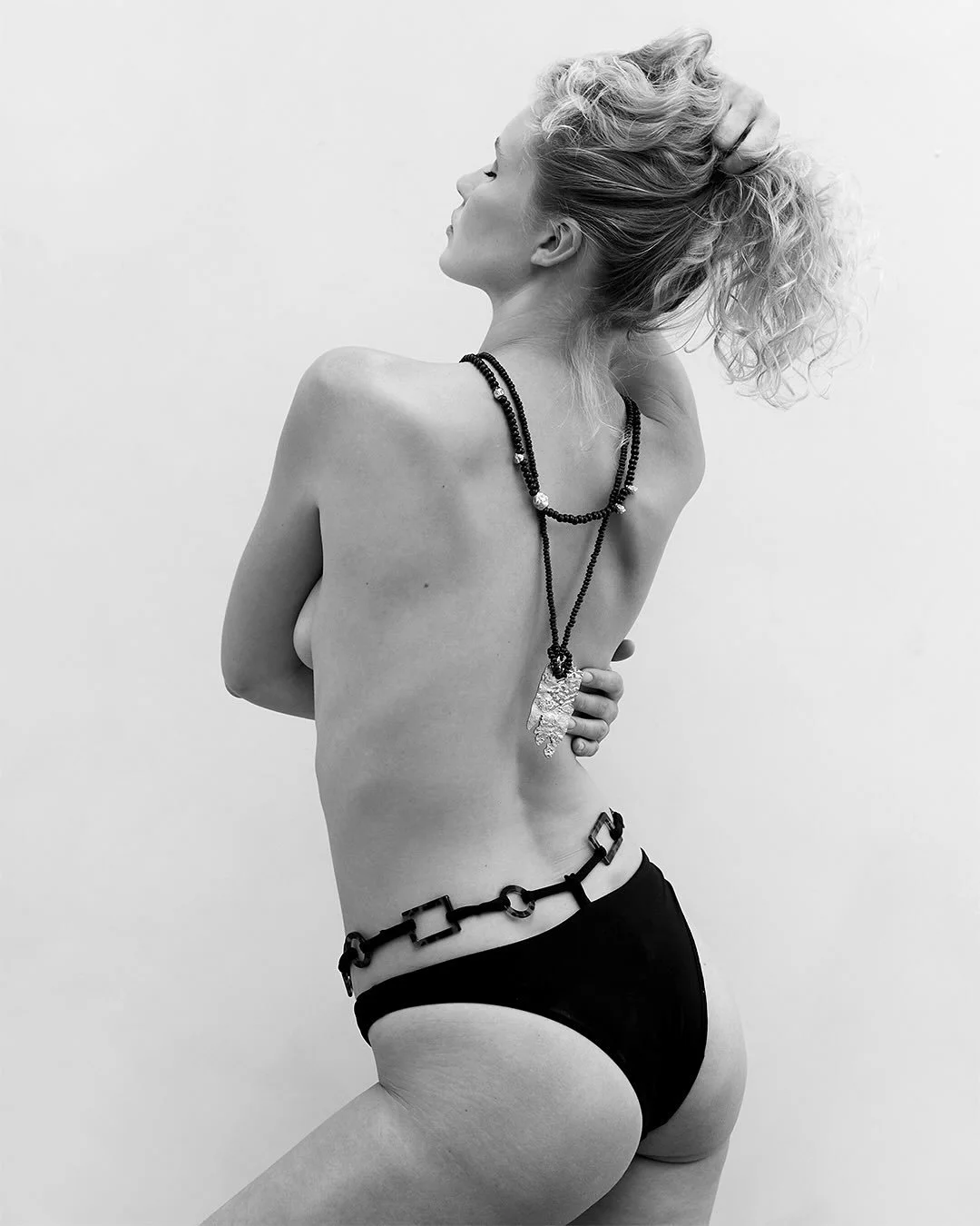 Sophie, 2023
@sophieprimrosebell ❤️
hair &amp; makeup by @mollyandersonhmu 

#beauty #model #studio #blackandwhite #portrait #hair #beautyphotography #modelling #makeup #makeupartist #styling #bikini #necklace #jewellery #fashion #fashionphotography 
