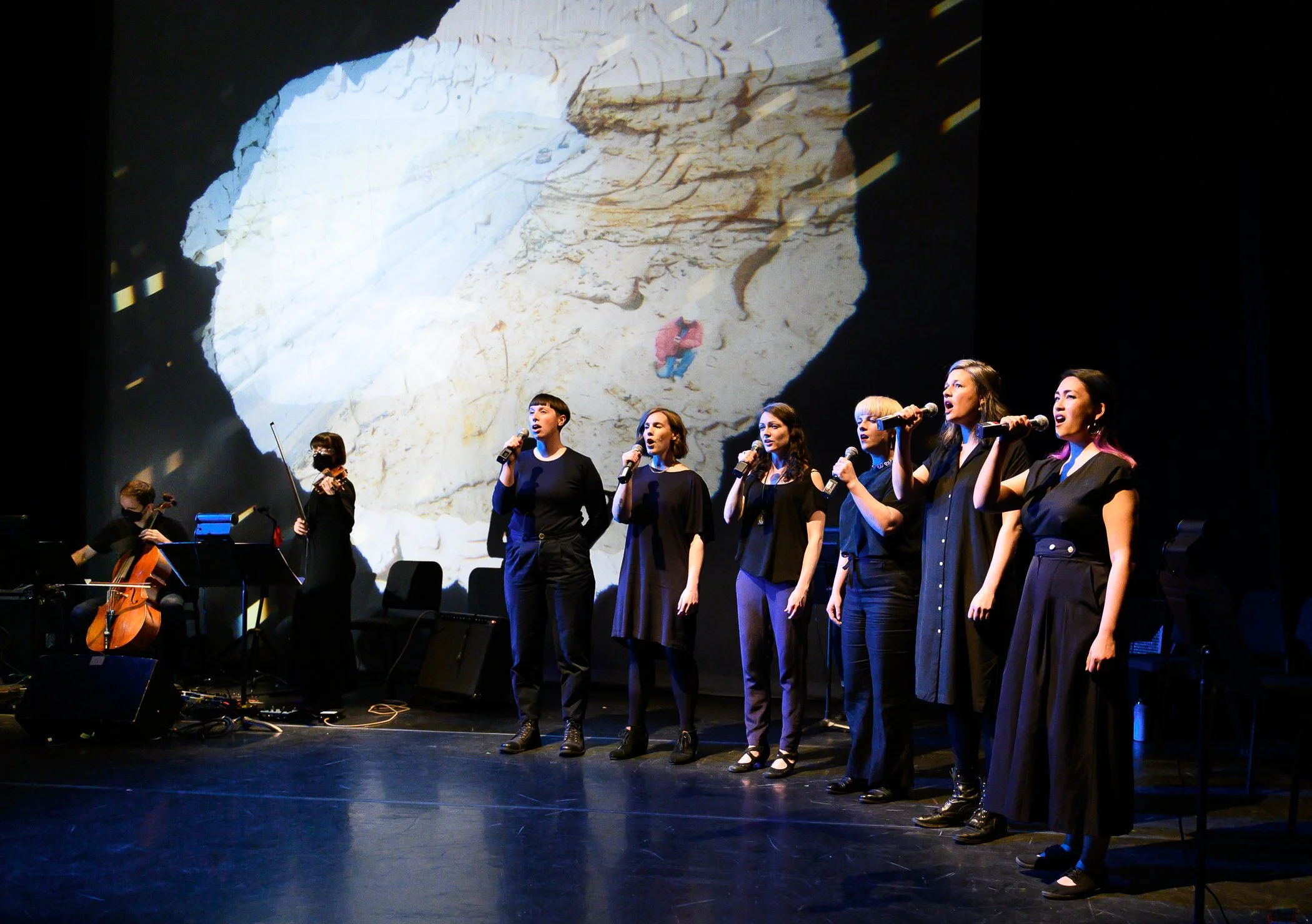 MOM 2021-22 -- Songs for a Los Pod -- Photographs by Jan Gates-66.jpg
