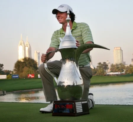 Rory McIlroy with the 2009 Dubai Desert Classic trophy
