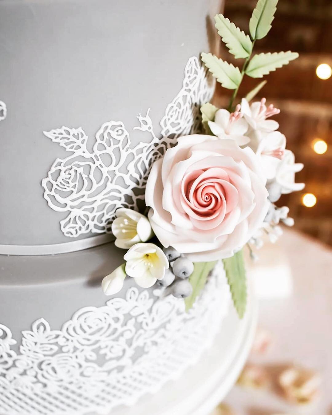 The #weddingcake simple and effective #wedding #weddingphotography #weddingphotographer #weddingday
