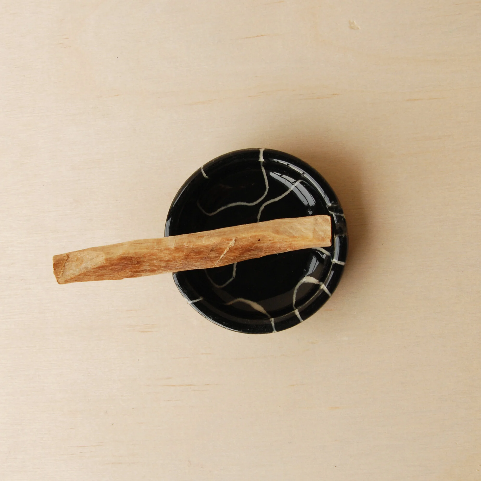 j tray-line-black.jpg
