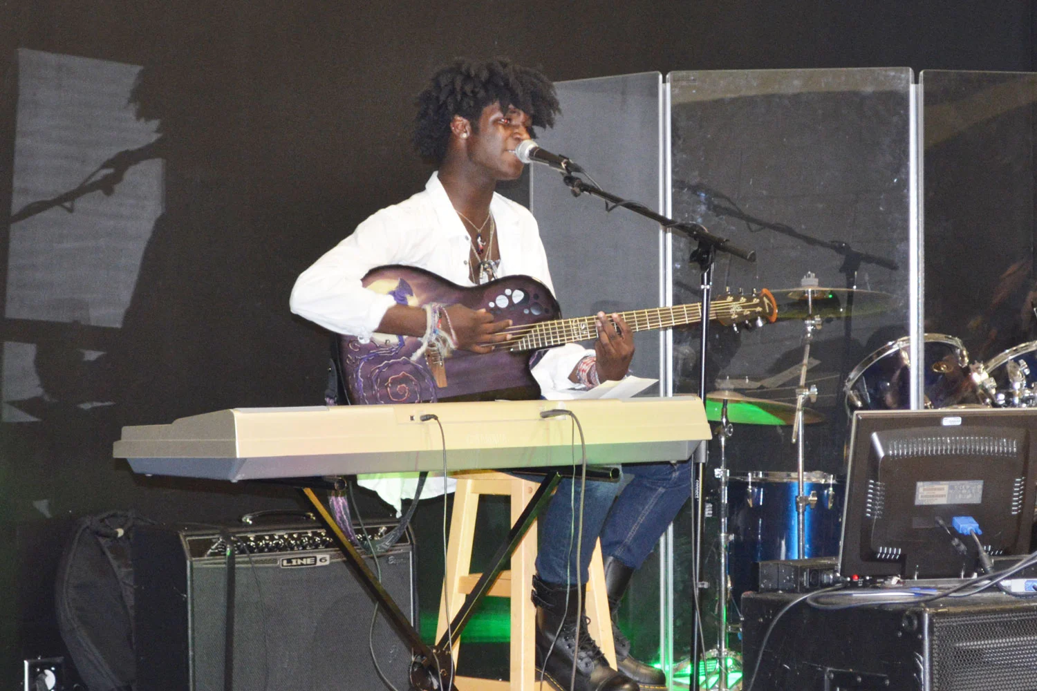 timothy-horton-performing.jpg