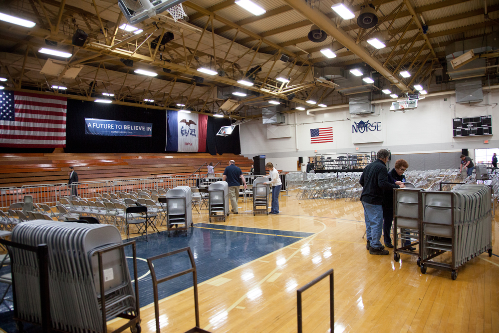  On Sunday, January 24th 2016, Bernie Sanders addressed an energetic cowd of over 2,000 faculty, staff, students and Decorah community members in the Luther College main gym. That rally was part of his last big push to get his message out before the 