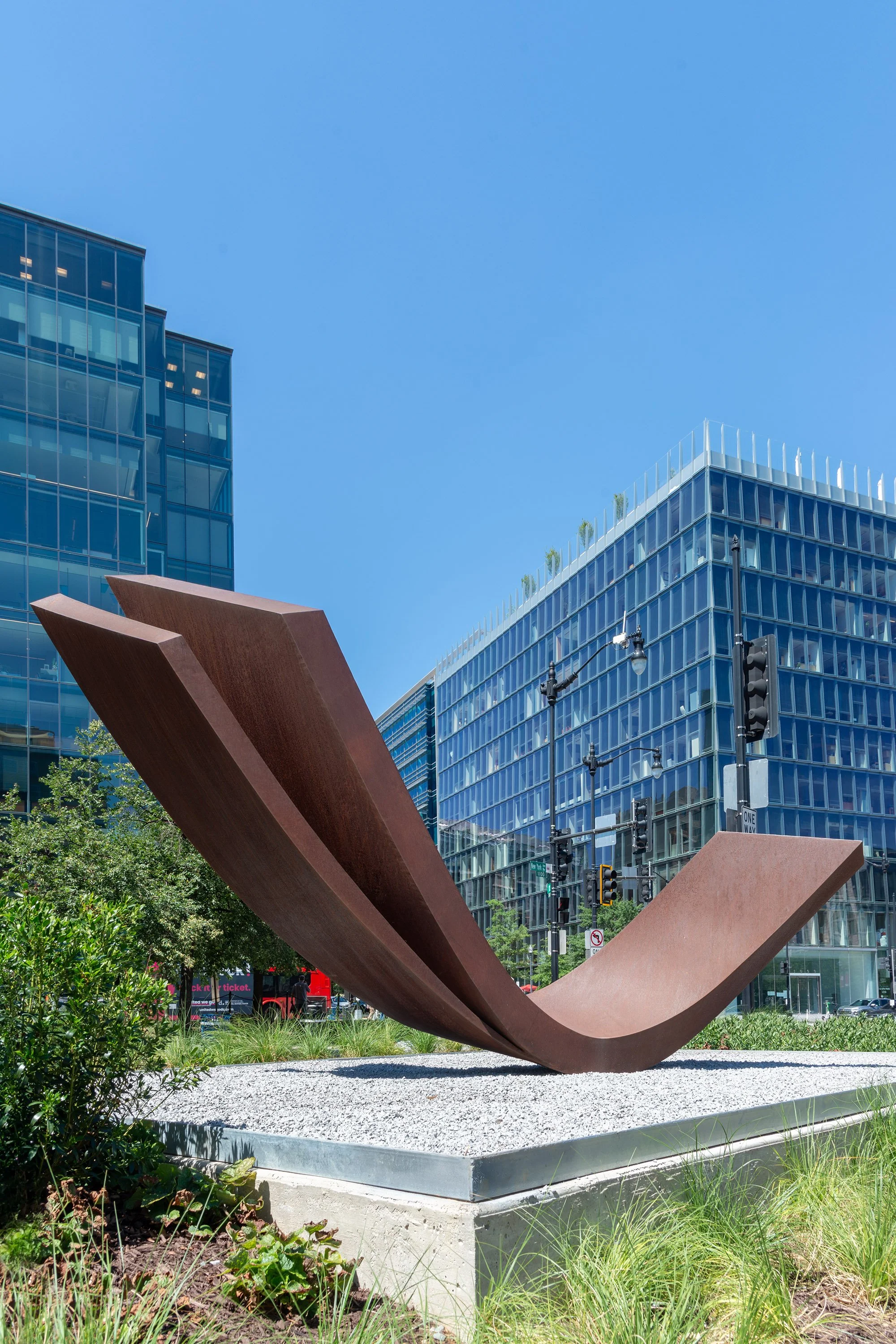 Curved Presence_4.jpg
