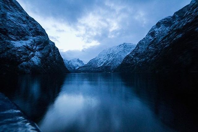 Long exposure shots on a ferry to get that glassy water effect 🙌🏼 Sharing another #fjords photograph from my #norwayinanutshell trip! Full set of photos along with tips &amp; tricks on the blog! [link in bio] #1month2wander #norway #flam #wanderlus