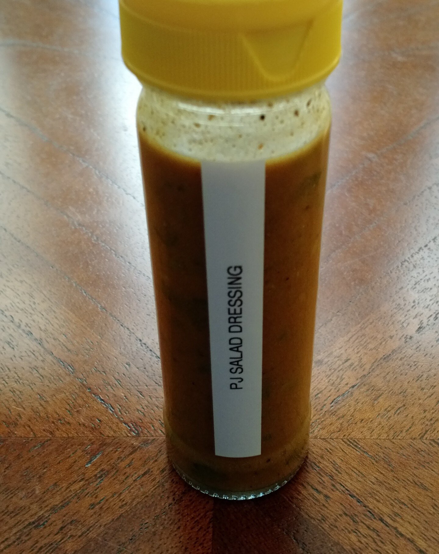Making your own homemade dressing is a great way to keep salads healthy to reach your fitness goals.

#lifestyle #homemade #healthyfood #saladdressing