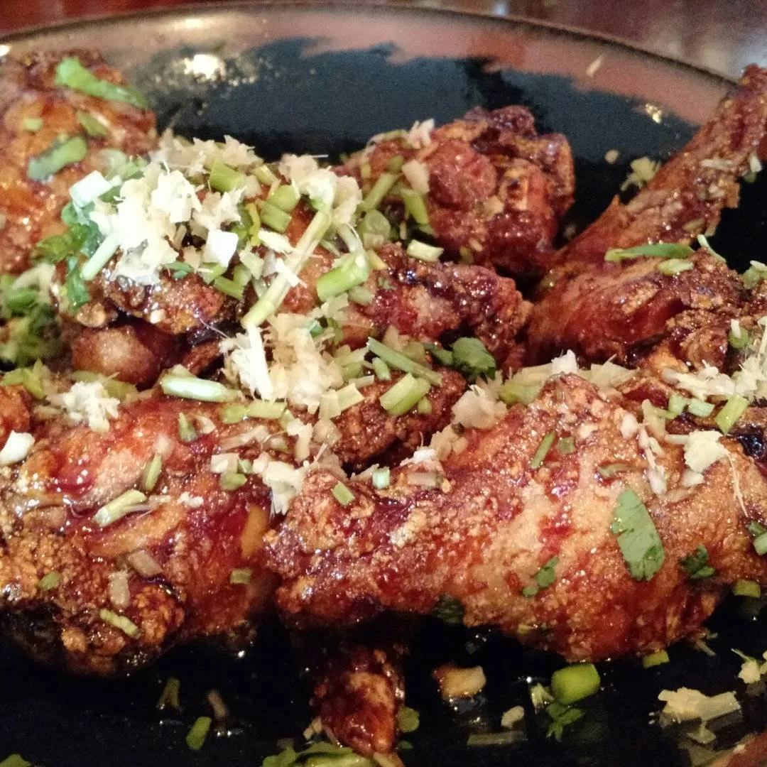 Today is National Chicken Wing Day! Our favorite #chickenwings in New Orleans are the Crispy Chicken Wings from @mophonola and in Atlanta the Smoked Wings from @thealbertatl.

#nationalchickenwingday #food #wings #jhhunley #photography #EtalonLifeSty