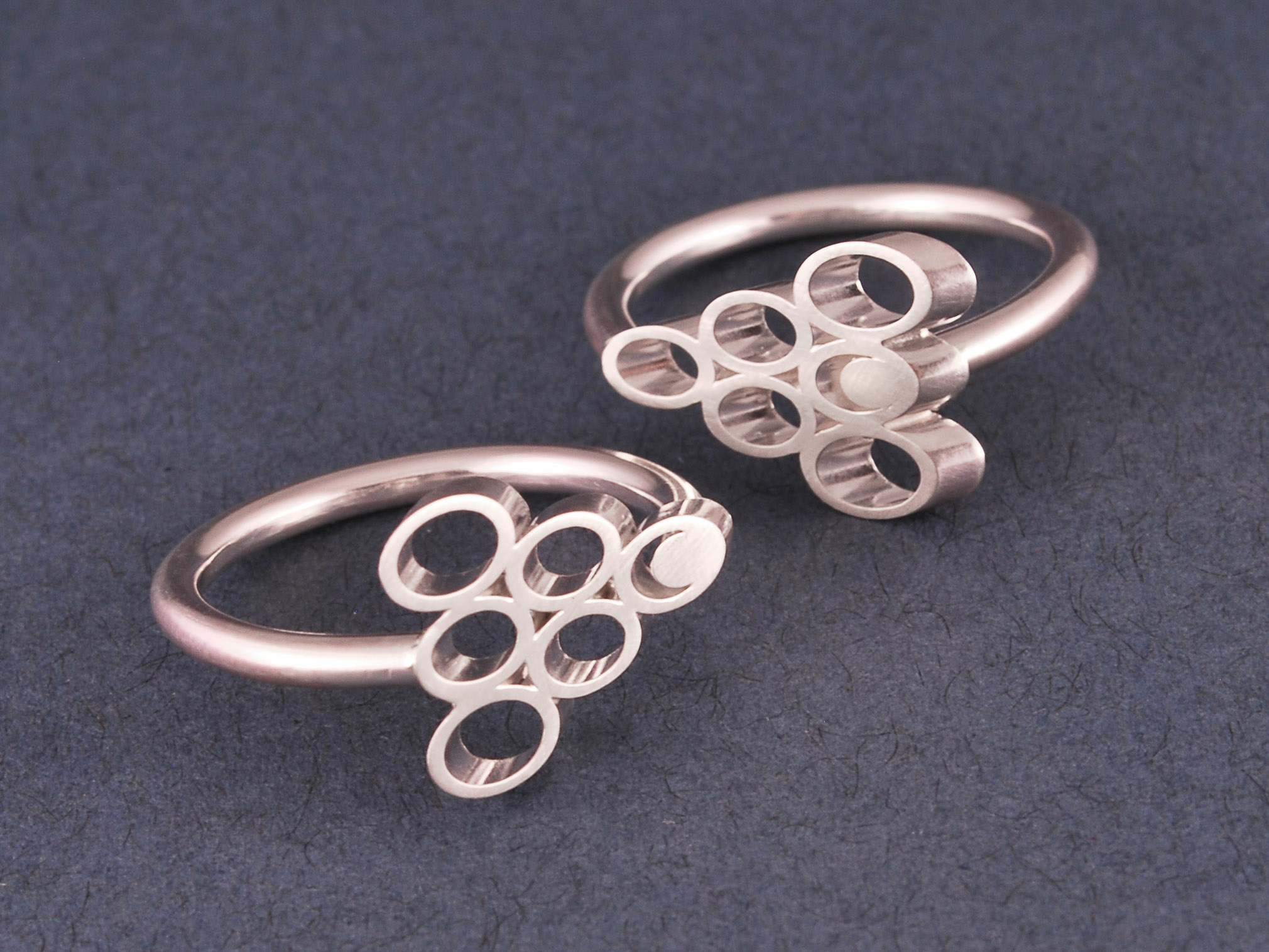 oblique loop rings