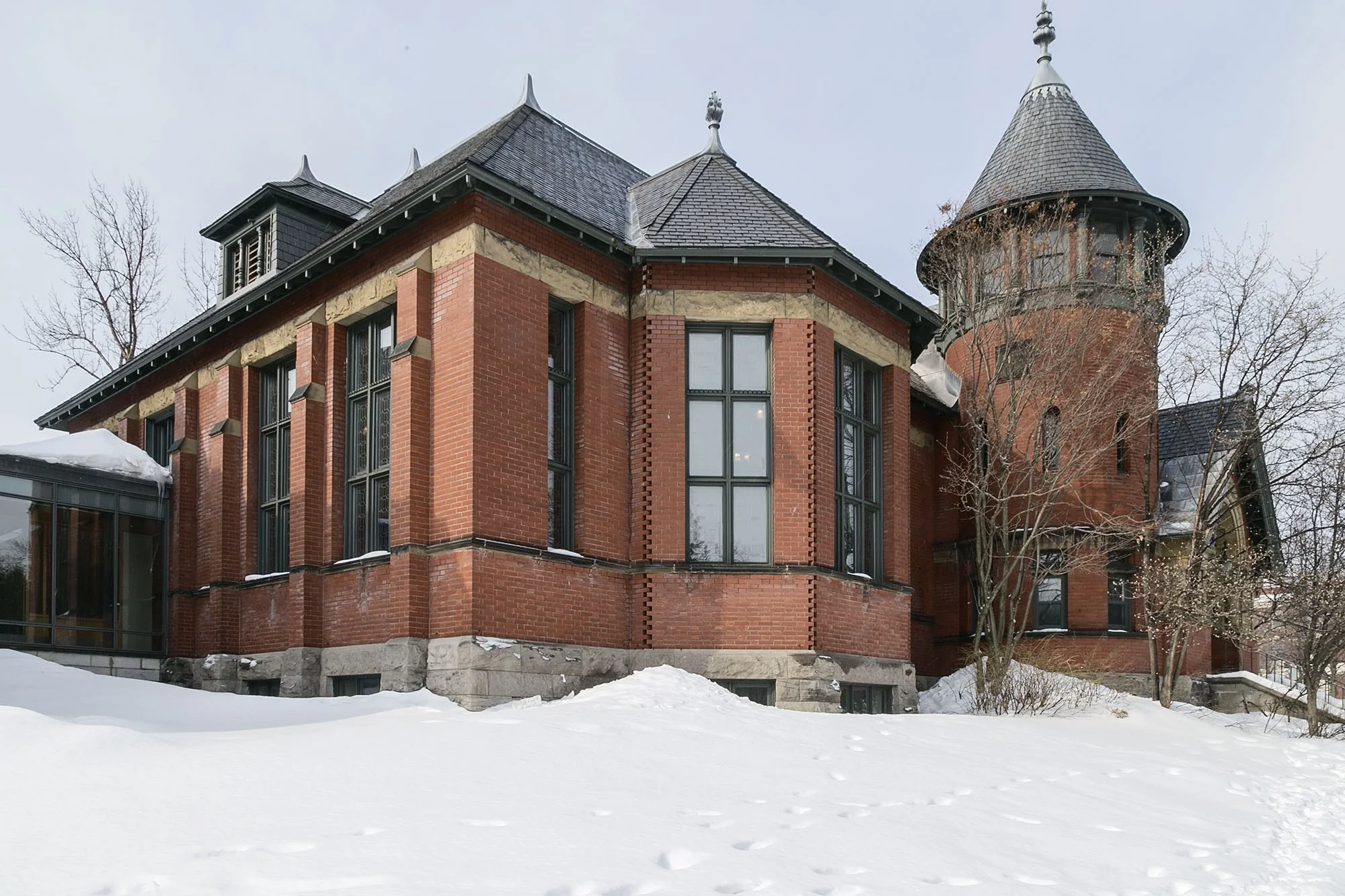 1st municipal library in Canada