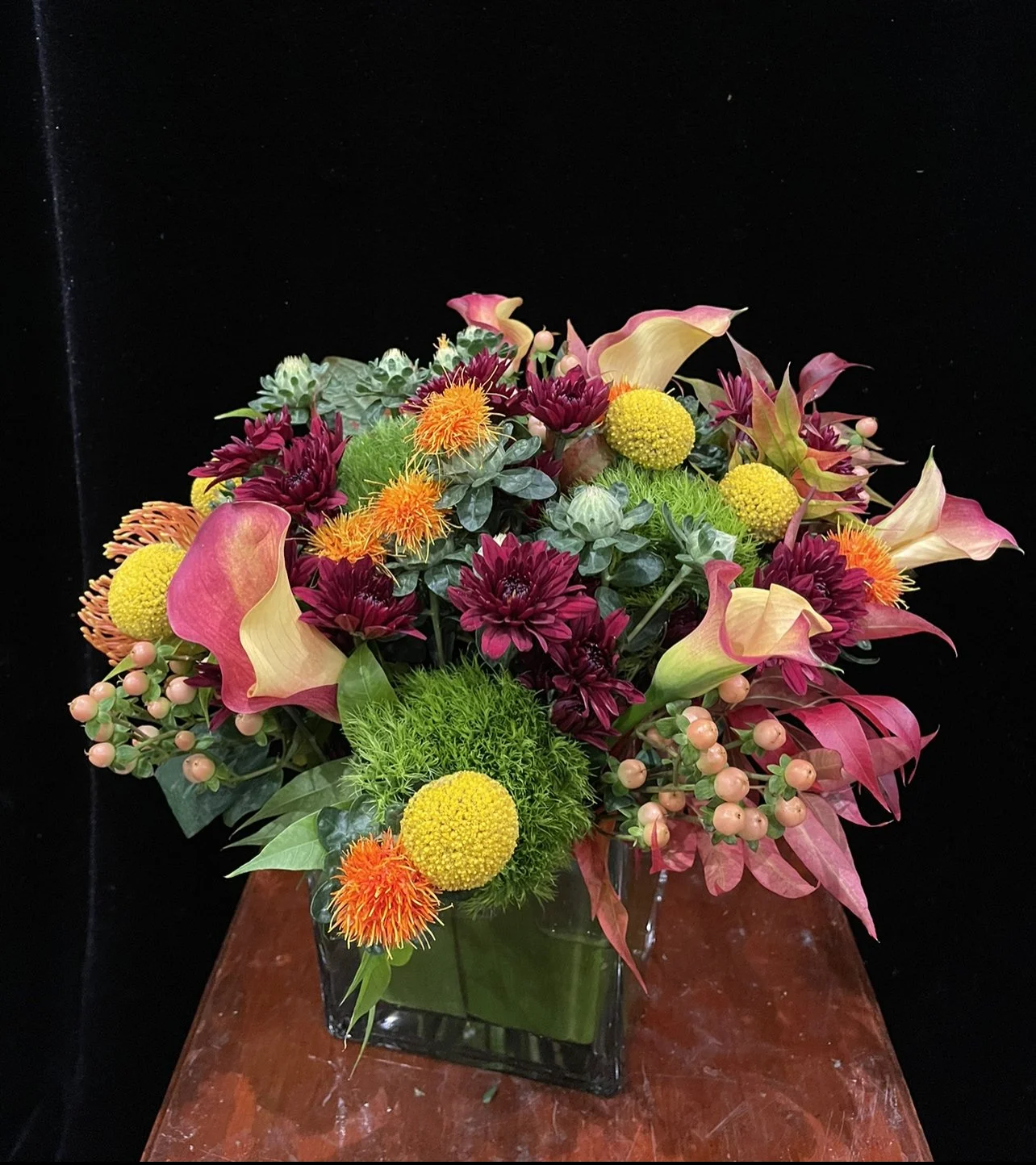 fall- calla-billybutton-chrysanthemum- berries-safflolwers-dianthus.jpeg