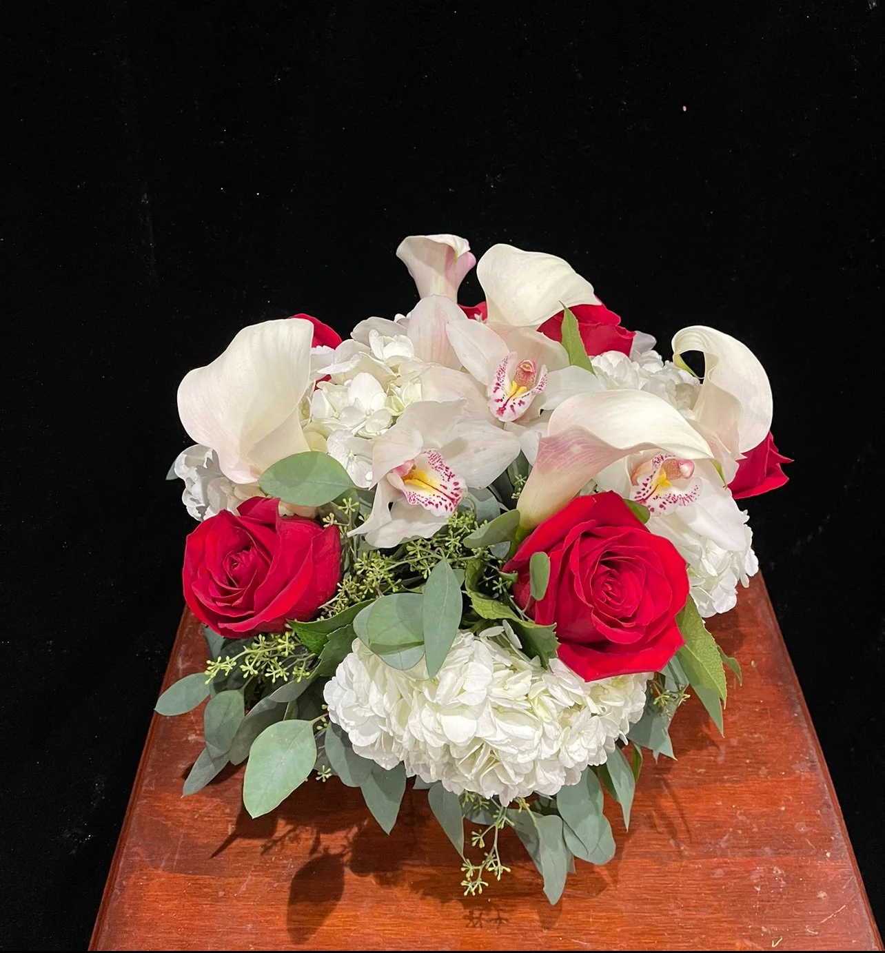 D11 - 6rose -hydrangea-calla-lilies- orchids-eucalptus.jpeg