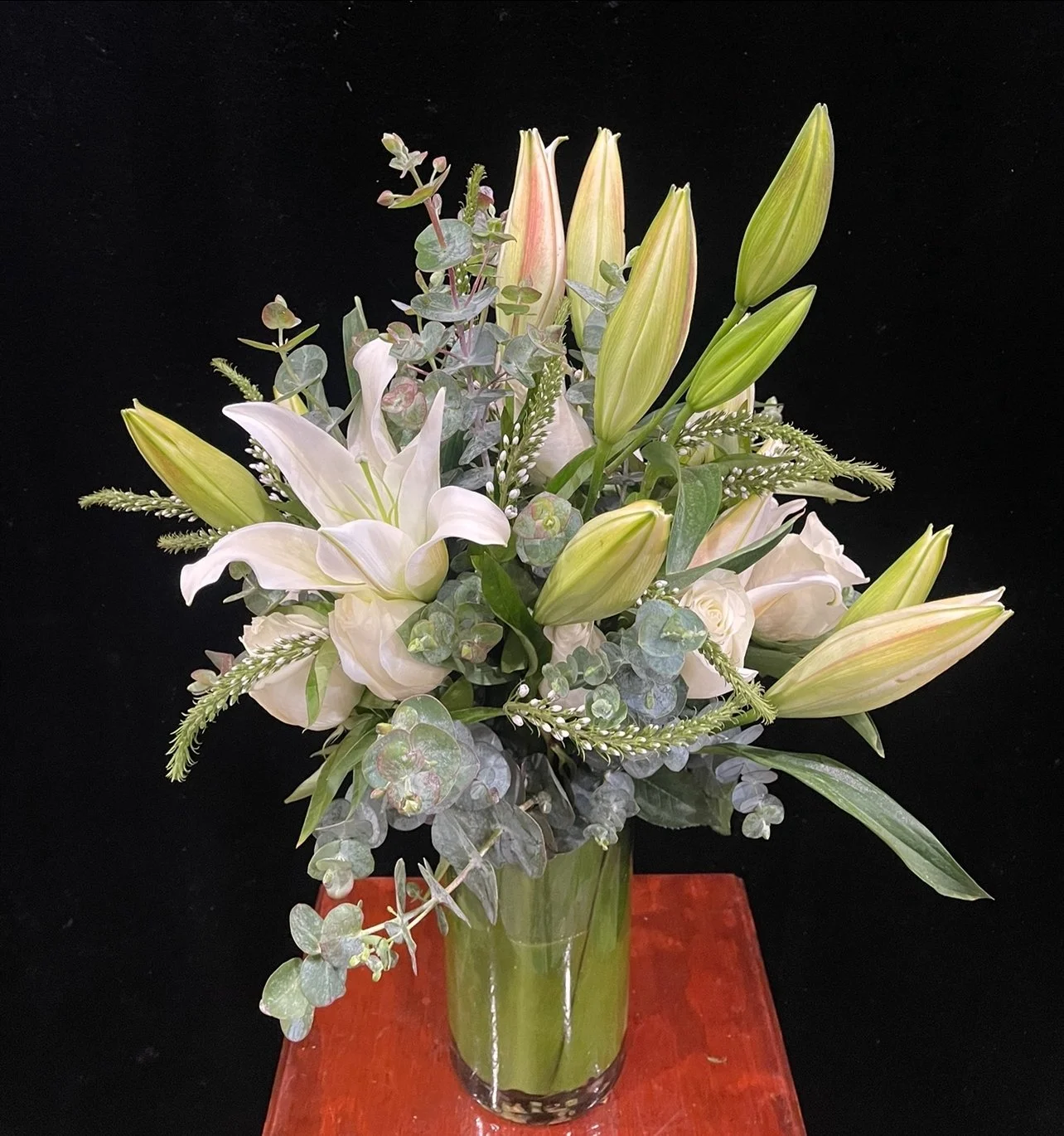 white-liliy-roses-lysimachia-eucalyptus.jpg