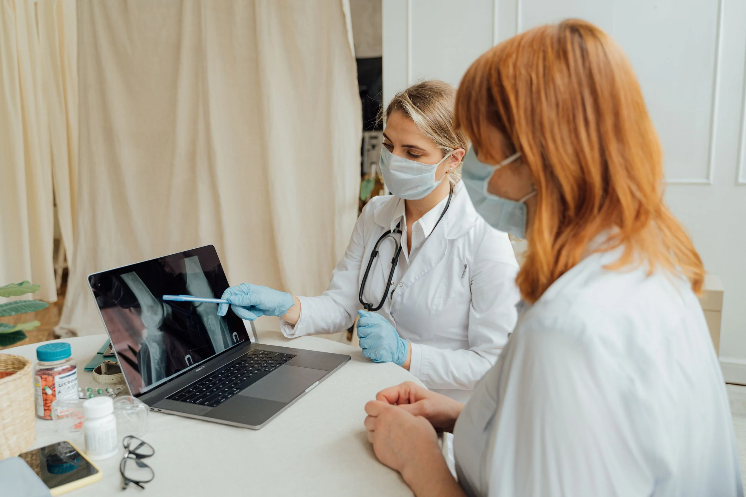 Rheumatologist vs. Orthopedist: Which One Do You Need?