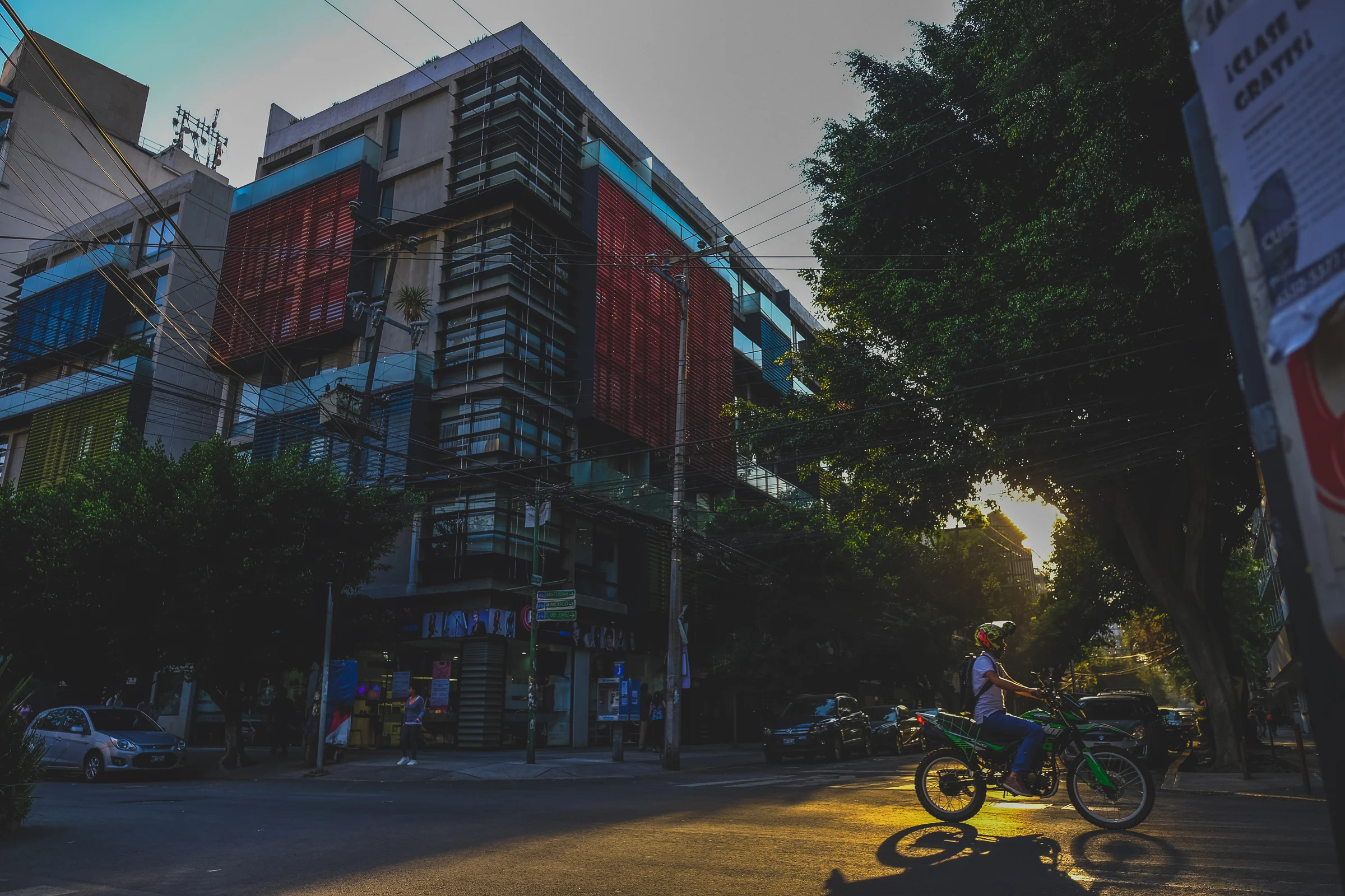 The streets of Mexico City are so vibrant, beautiful, colorful and full of energy. It is a photographer's paradise. This is the neighborhood of Roma Norte, where we stayed. Mexico City // February 2018