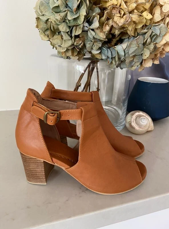 SIA- Tobacco Leather