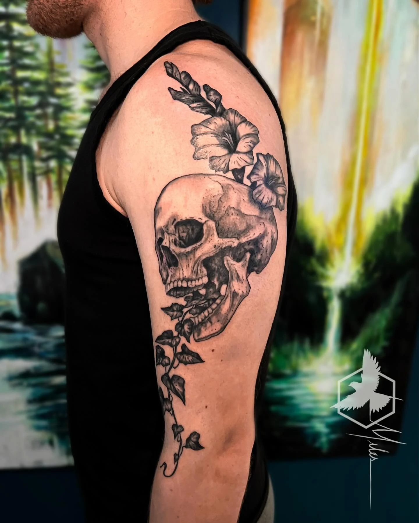 I recently did this really cool first tattoo of a skull with ivy and gladiolus flowers. 

I love creating work that explores the delicate balance of life and death, growth and decay.

Thank you for your trust Jack!