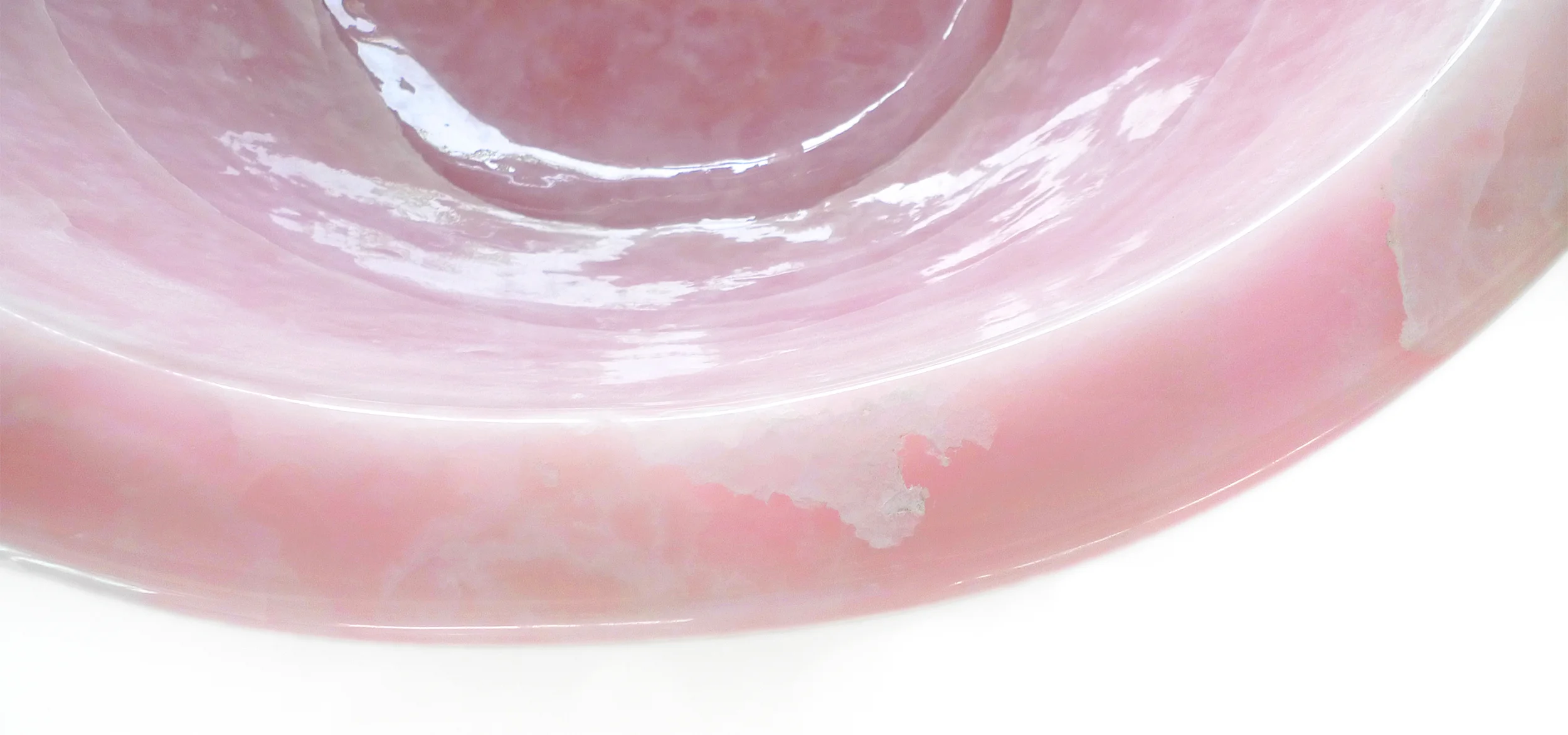 Detail of pink Yalong Bay Bathtub illustrating the sophisticated curvy edge on the end of the bathtub