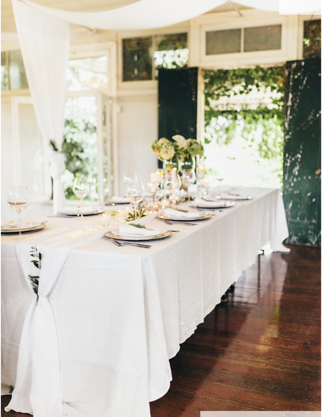 White 100% linen tablecloth and white crinkle line runner
