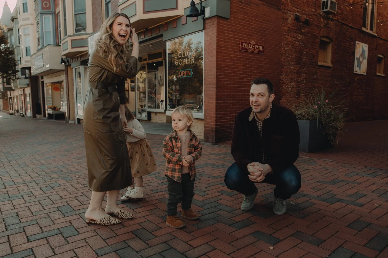 EARLY MORNING URBAN-COFFEE SHOP