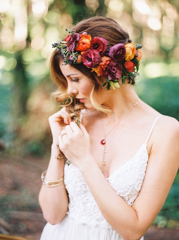 Don’t be afraid to add some gorgeous coloured garlands to your hair styles, done right, they look stunning!