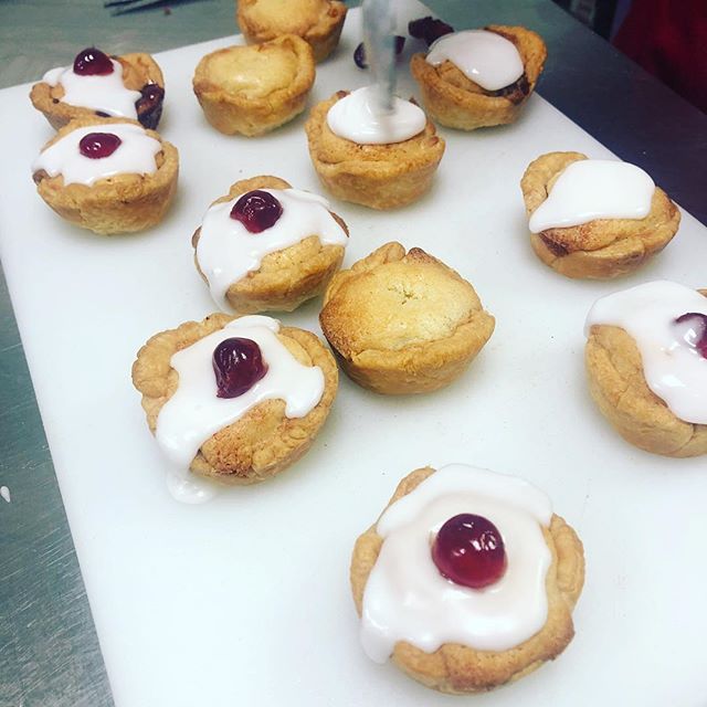 Yesterday, on the last day of our baking course, we made Bakewell tarts! A classic childhood favourite. They were delicious!
#fortebakery #lovebaking