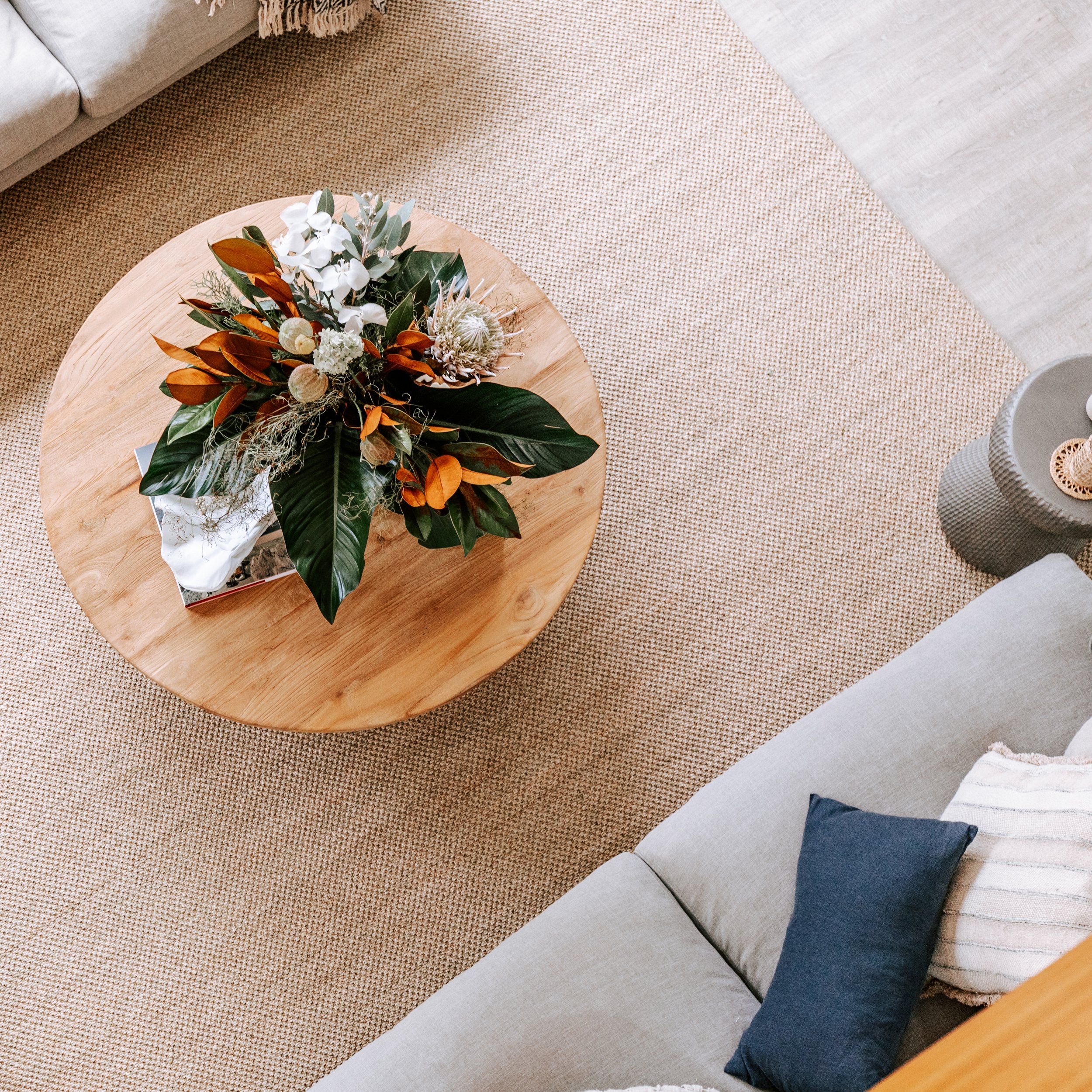 SandyPointBeachHouse-table_decor.jpg