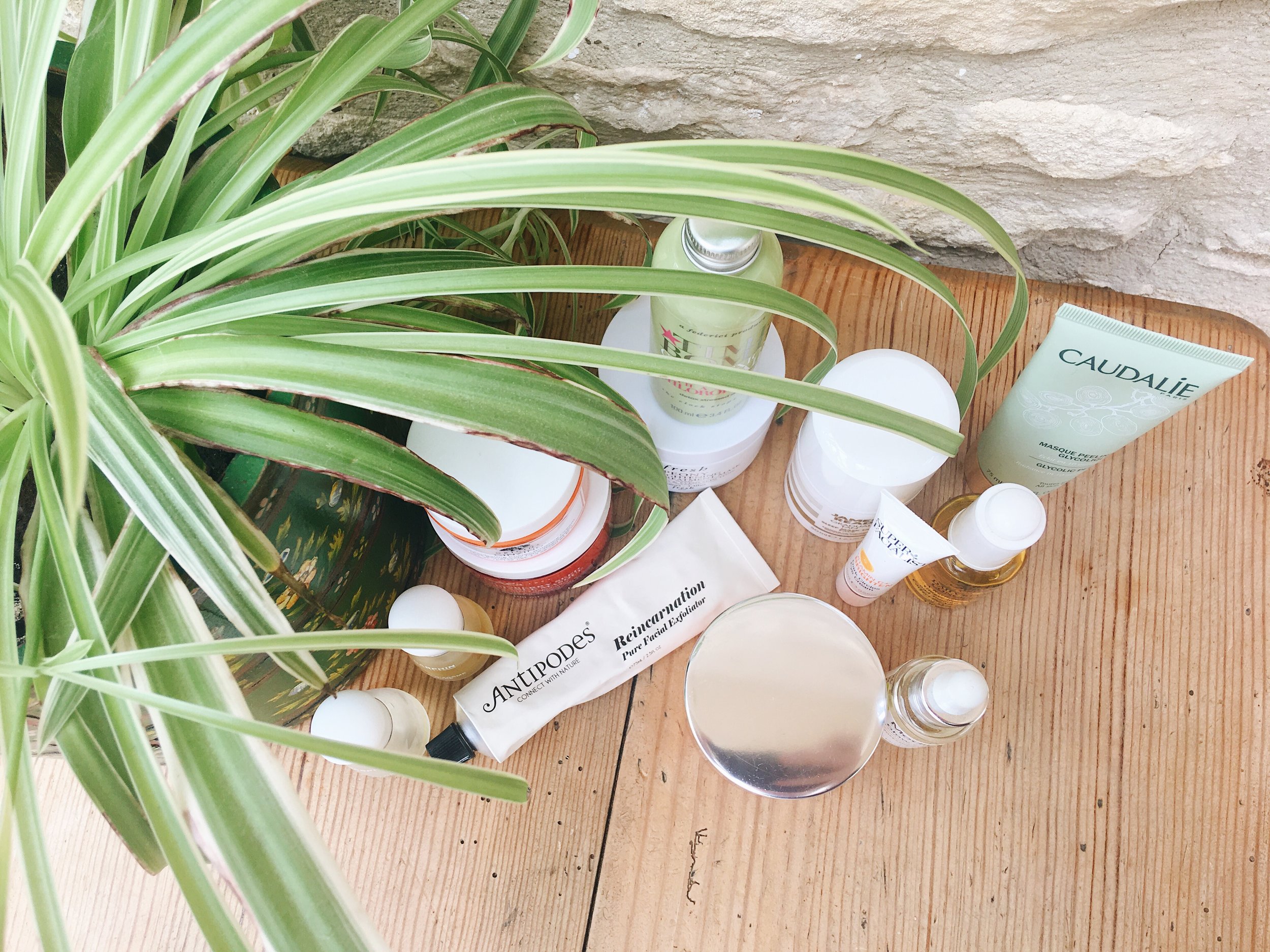 JHM - GLOWING SKINCARE EDIT