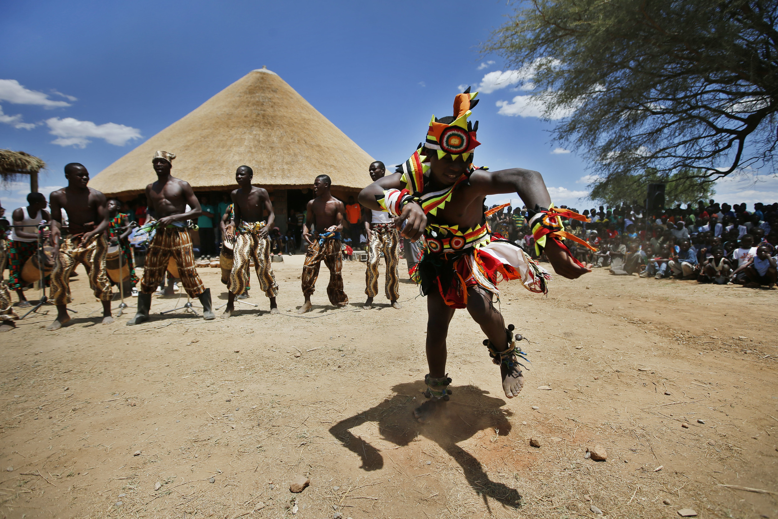 mumuni-o-dance-colorful-outfit.jpg