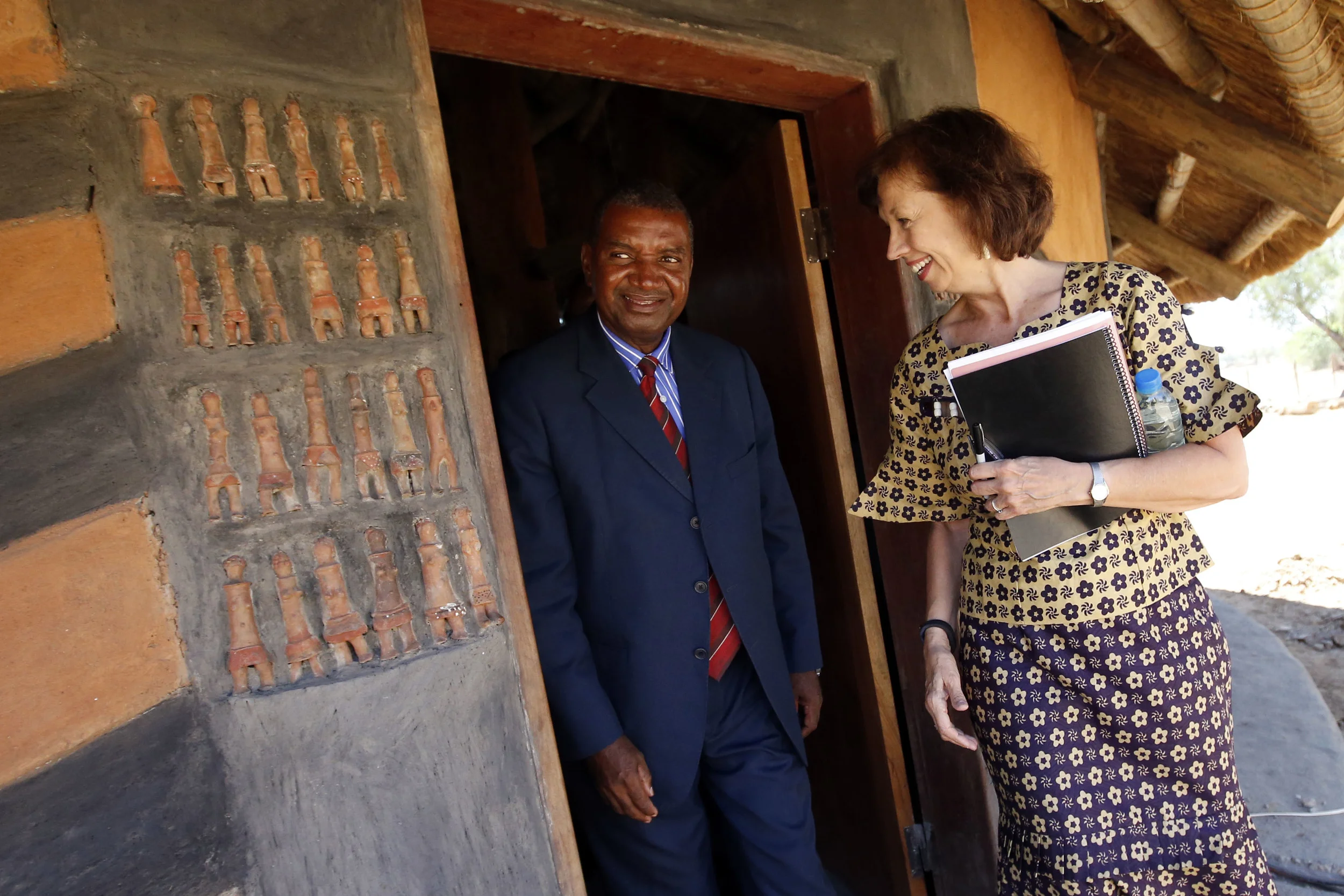 mumuni-o-leaving-building.jpg