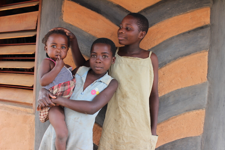 mumuni-girls-in-front-of-library.jpg
