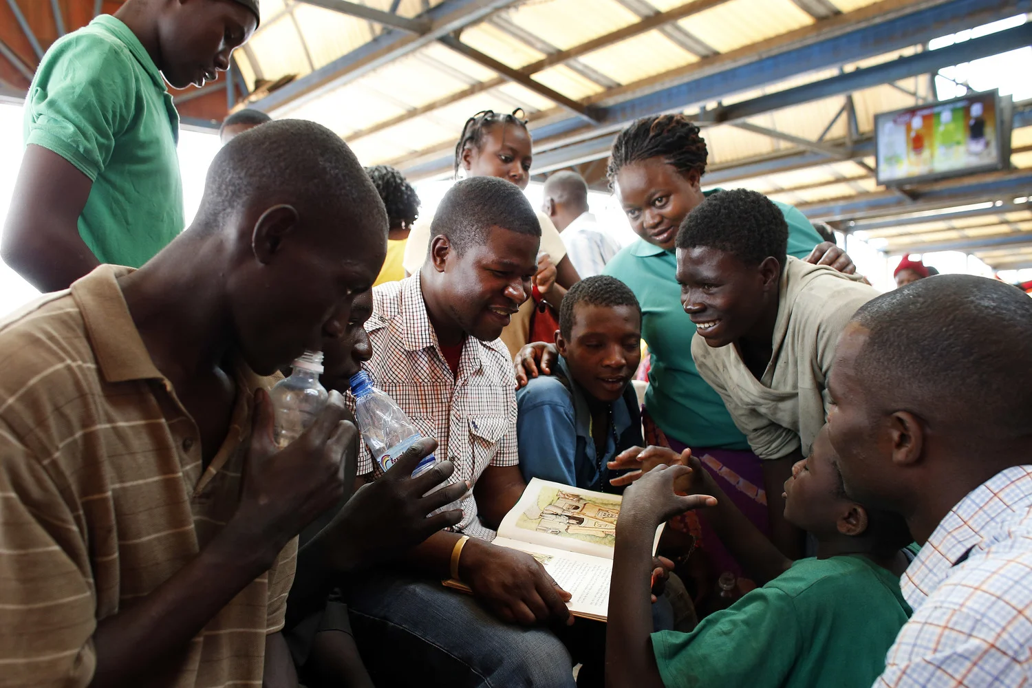 Reading "The Three Little Pigs" in Soweto Market