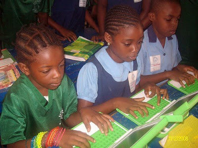 Bringing the XO laptop to Lubuto Libraries!