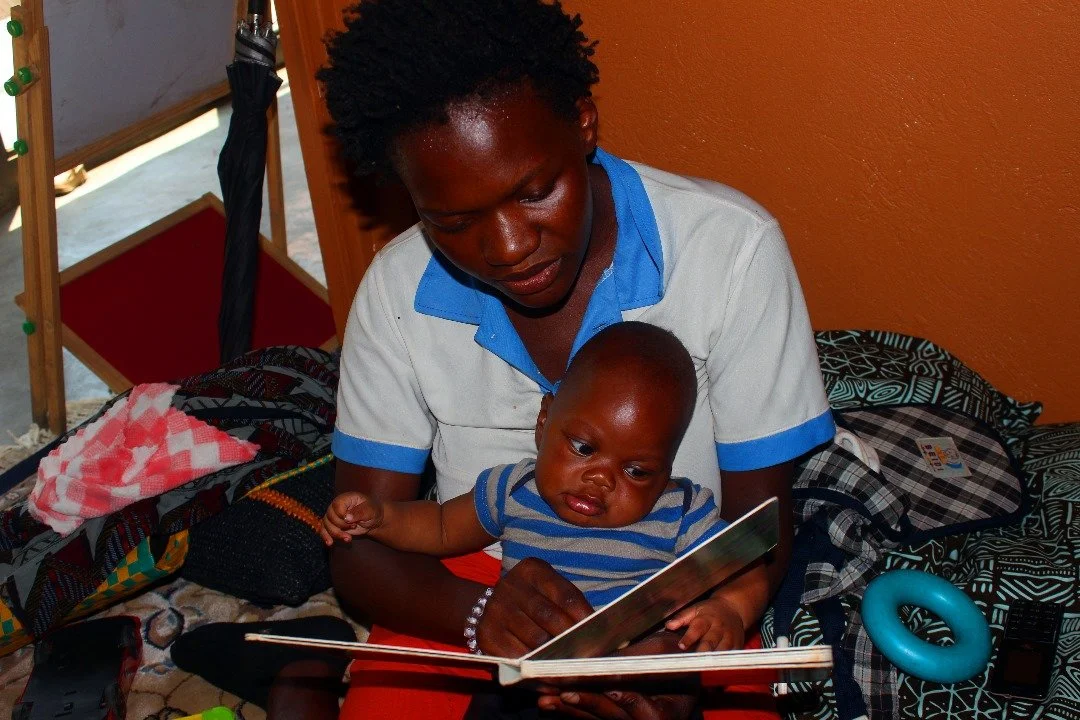  While early childhood education and preschool programs beginning around age 3 are offered in a variety of settings in Zambia and worldwide, Baby Laptime programs are generally an exclusive feature of public libraries. As newborns’ eyes begin to focu