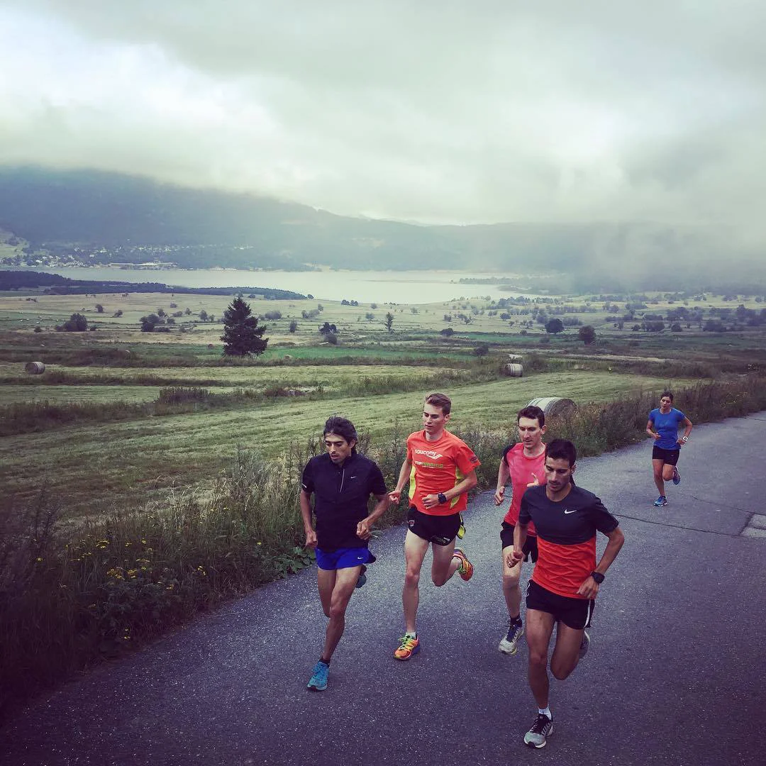 Bergauf-Lauf mit Mario Mola Díaz, Joao Pedro Silva und Marten van Riel...