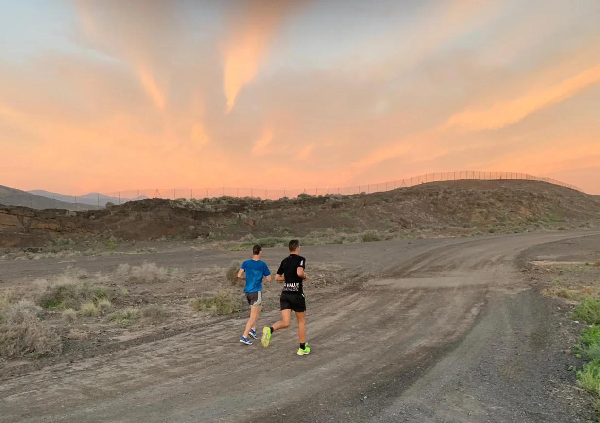Der frühe Vogel macht die Kilometer - laufen bei Sonnenaufgang…