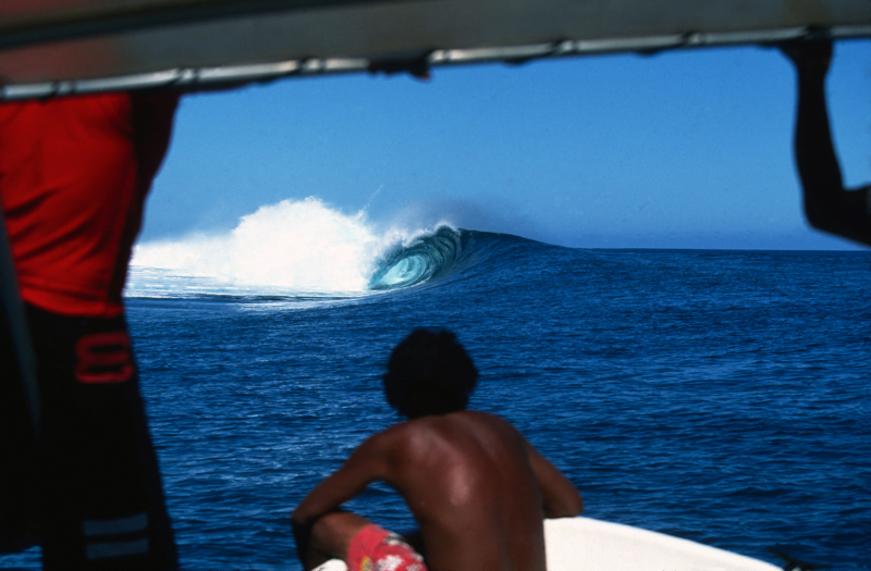 tahiti barrell outer isle by jeff divine .jpg