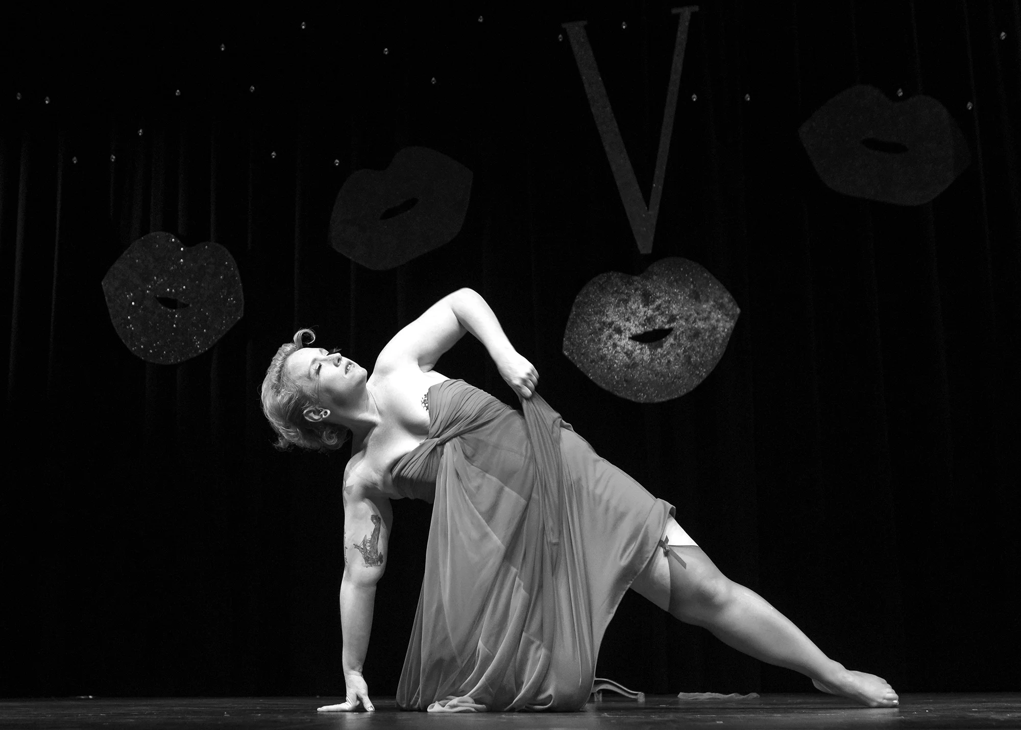 20150307__TwoLips_the_big_V_show_OliveHertrix_0287BW.jpg
