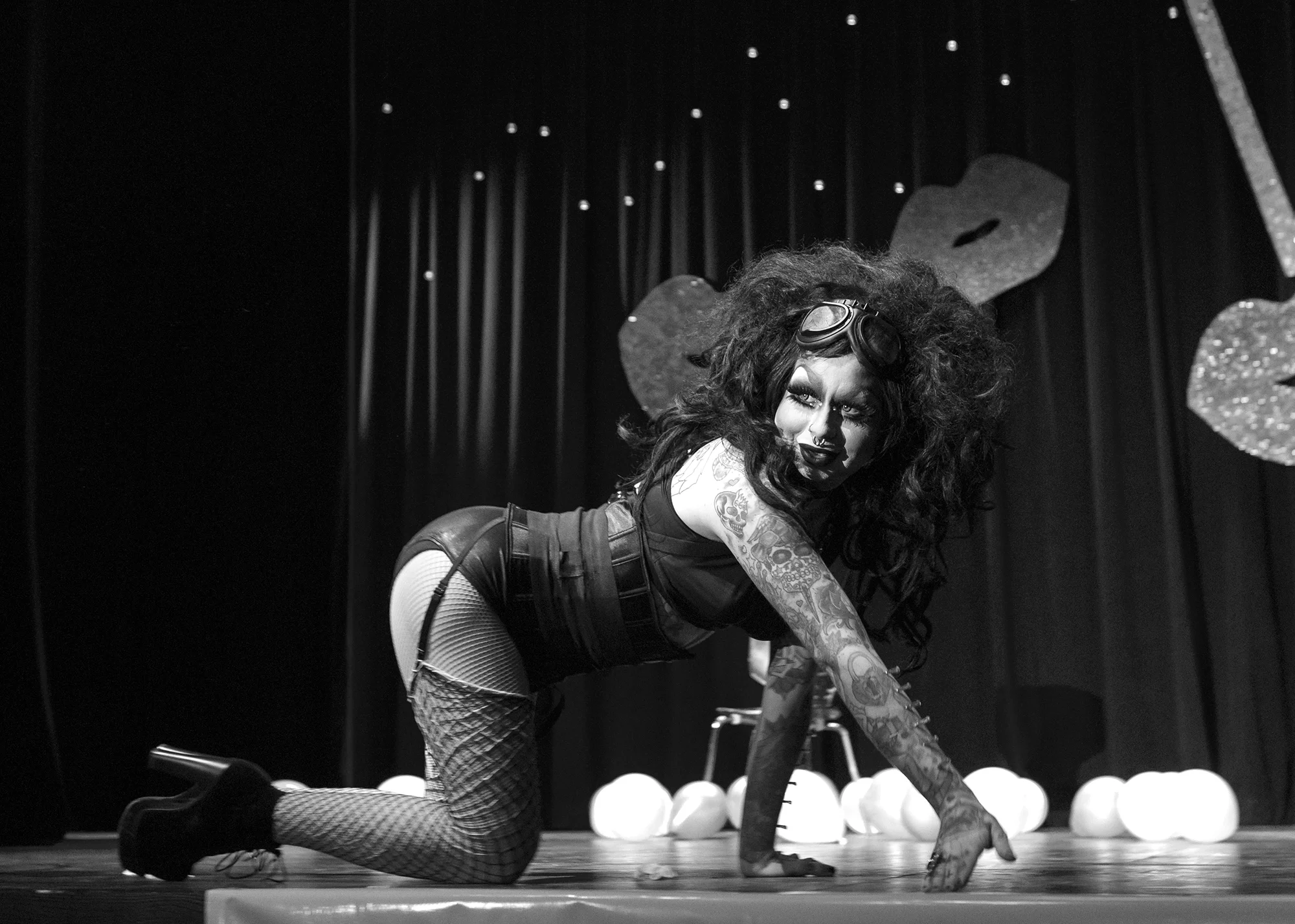20150307_TwoLips_the_big_V_show_NikkiTrash1_0273BW.jpg