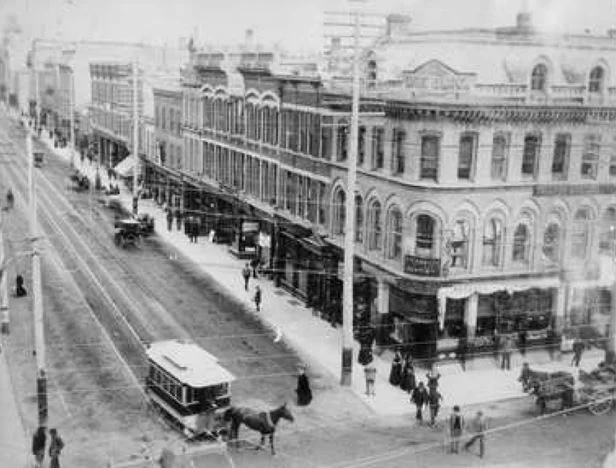 URBAN PLANNING VS. ARCHITECTURE