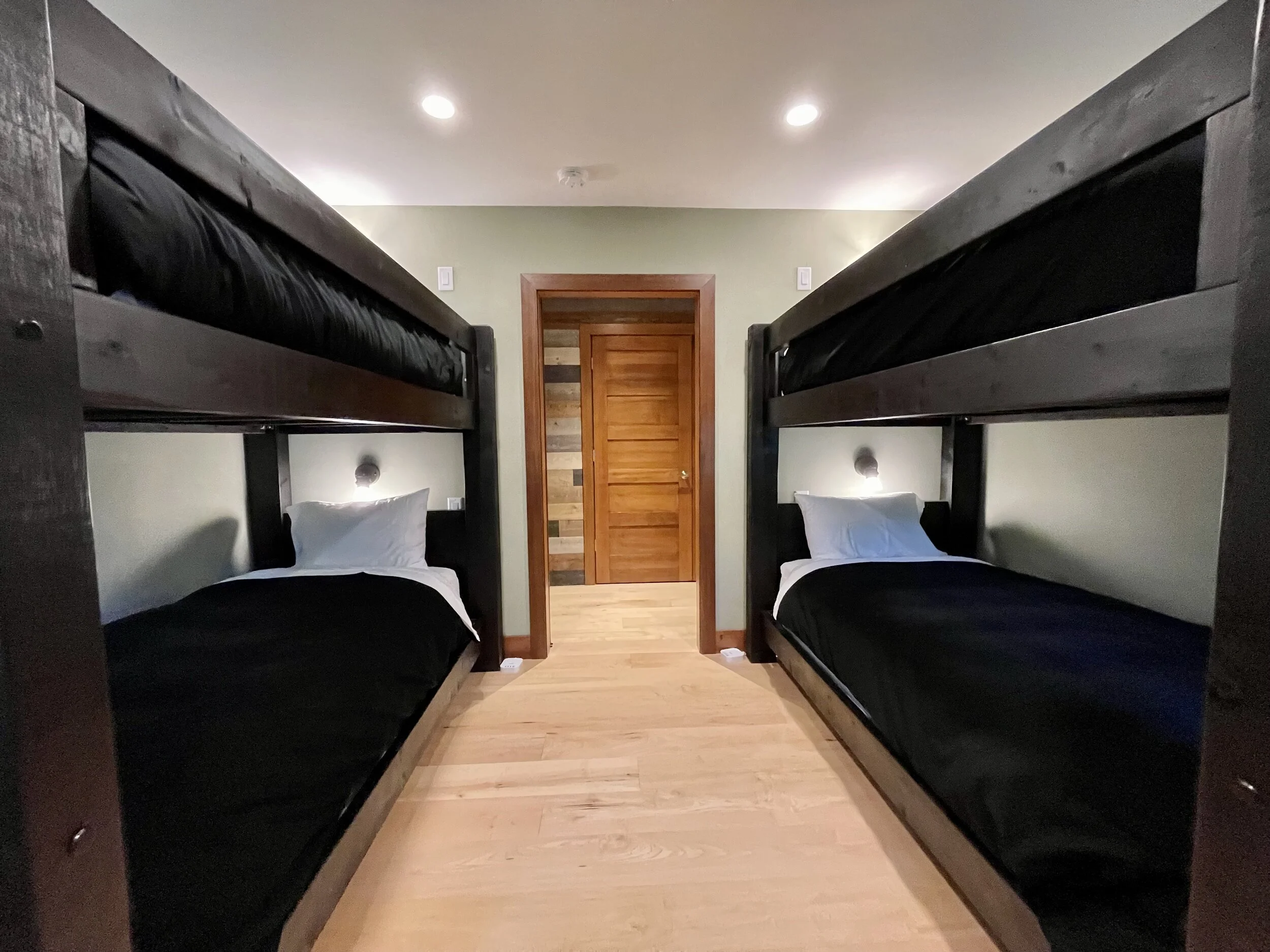 08_Pinnacle Cabin IMG_1963.jpeg