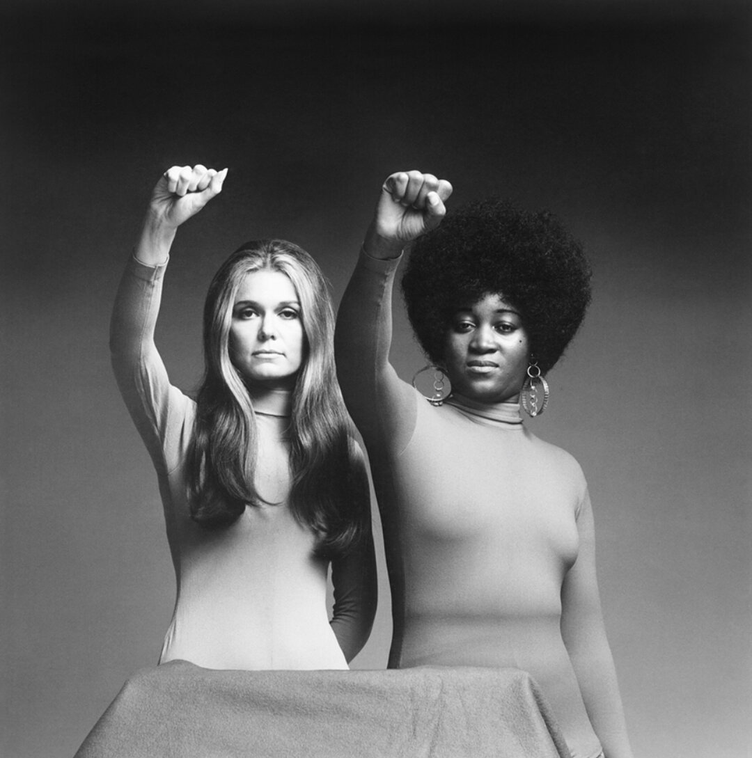 Dan Wynn&rsquo;s 1971 image of Gloria Steinem and Dorothy Pitman Hughes in honor of #InternationalWomensDay 👊🏻🙌🏻 Considered to be one of the most iconic photographs of the women&rsquo;s movement.
#gloriasteinem #dorothypitmanhughes #women #power 