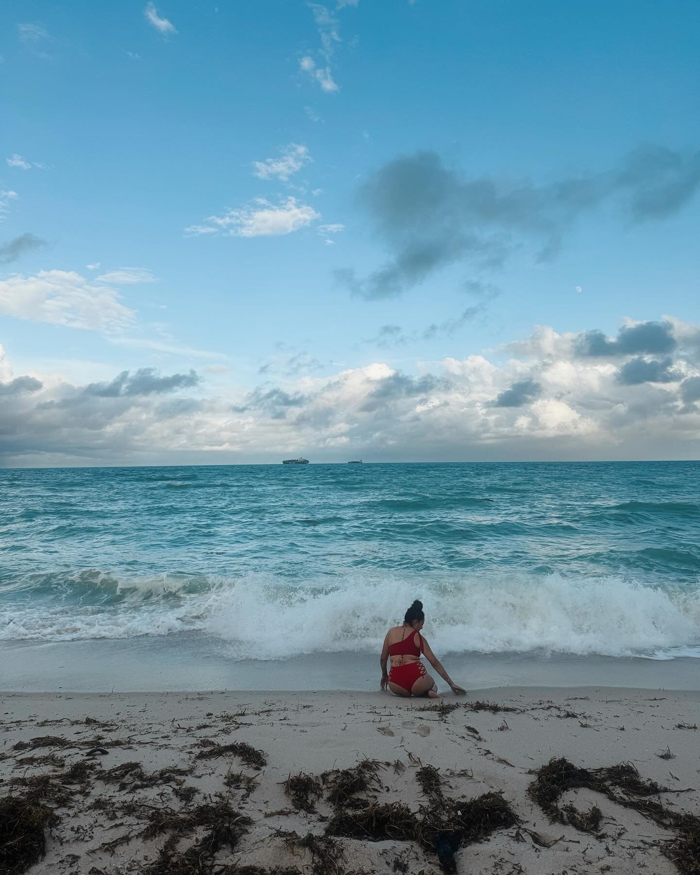 It's my first day in Miami, my first time in Miami! It&rsquo;s hot, intense, loud, and proud. It&rsquo;s not as colorful as I thought it would be, but maybe that is just South Beach? Anywho, we're here!