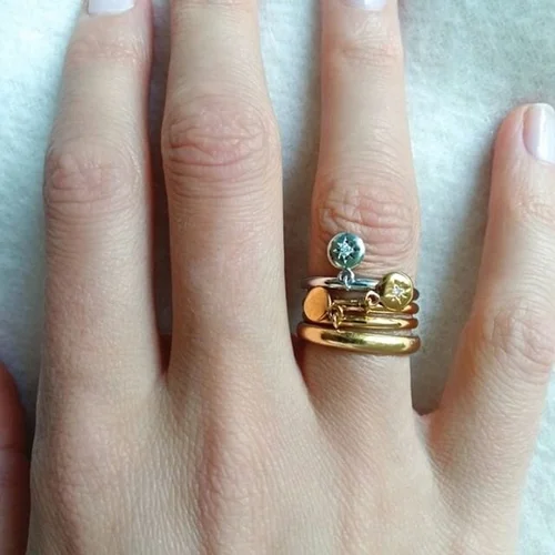 Small moving Diamonds on these Diamond Charm Rings 💫 Combined with a Yellow Gold Dot Ring and a good old handmade wedding ring.
If you should need one write to our Atelier! 😉
#eambrandisjewellery #eambrandis #handmadejewellery #madeinaustria #