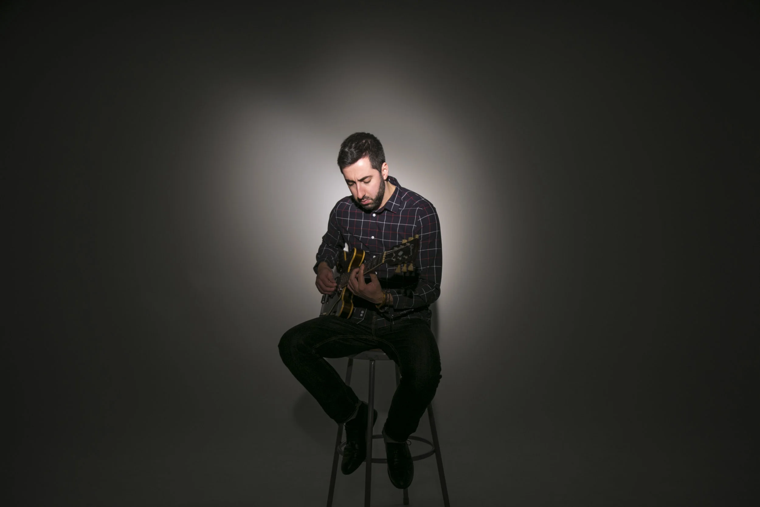 Guitarist Steve Bilodeau. Photo by Danielle Tolson.