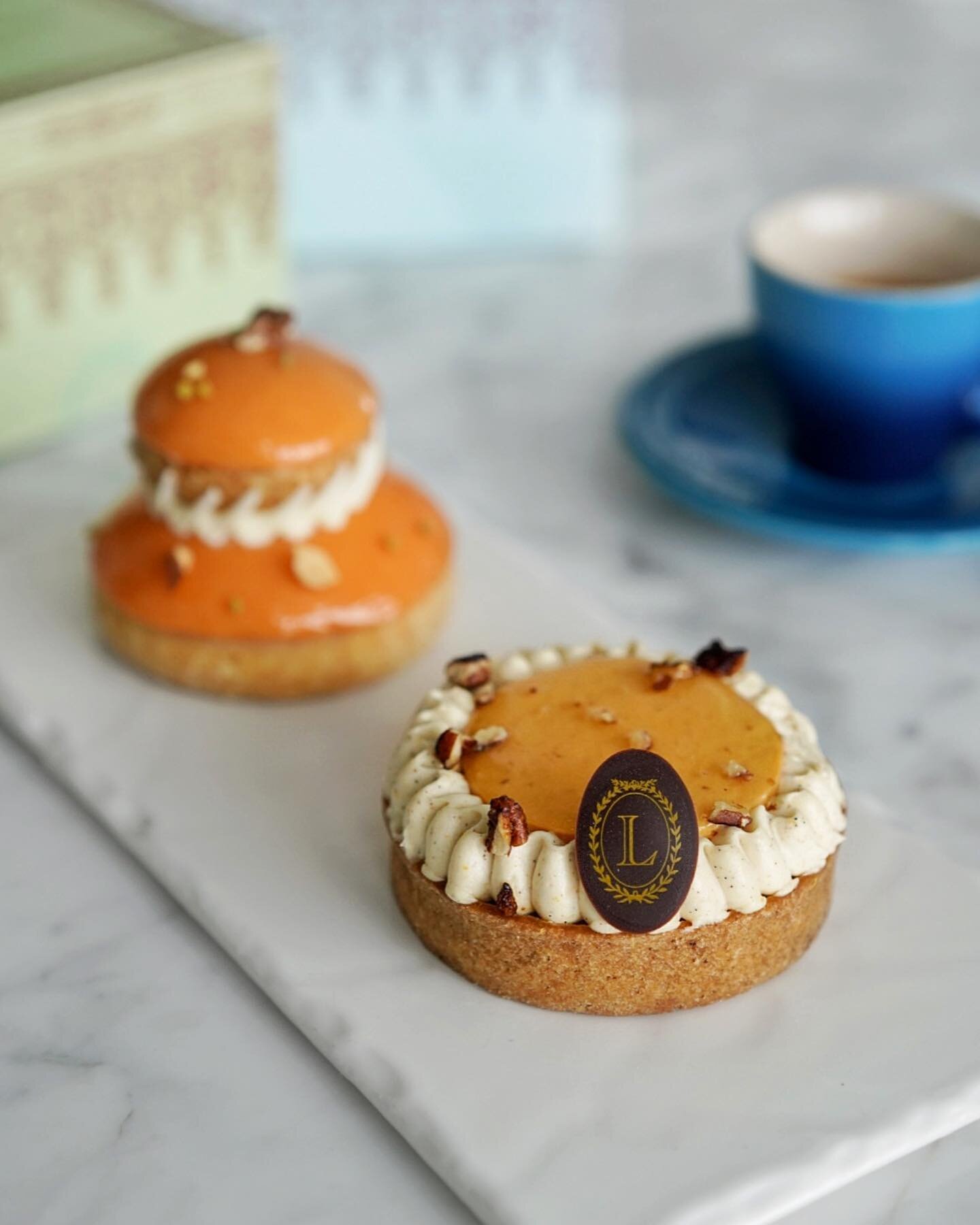 AREN&rsquo;T THEY CUTE? 🎃🍂 i just picked up all the new fall-themed goodies from @ladureecanada to help me accept that it&rsquo;s officially october

1️⃣ pumpkin tart (ft. a sweet and buttery tartlet with pumpkin compote, topped with pumpkin créme