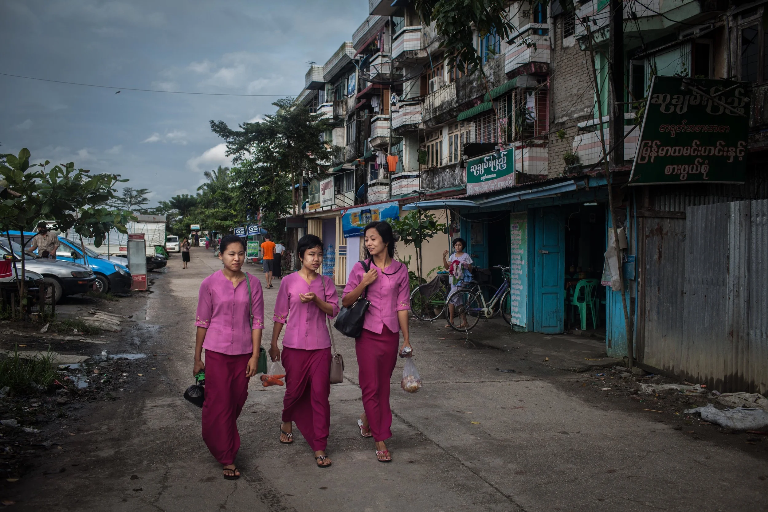 Garment workers walk to their dormitories in Yangon. (Credit: Lauren Decicca)
