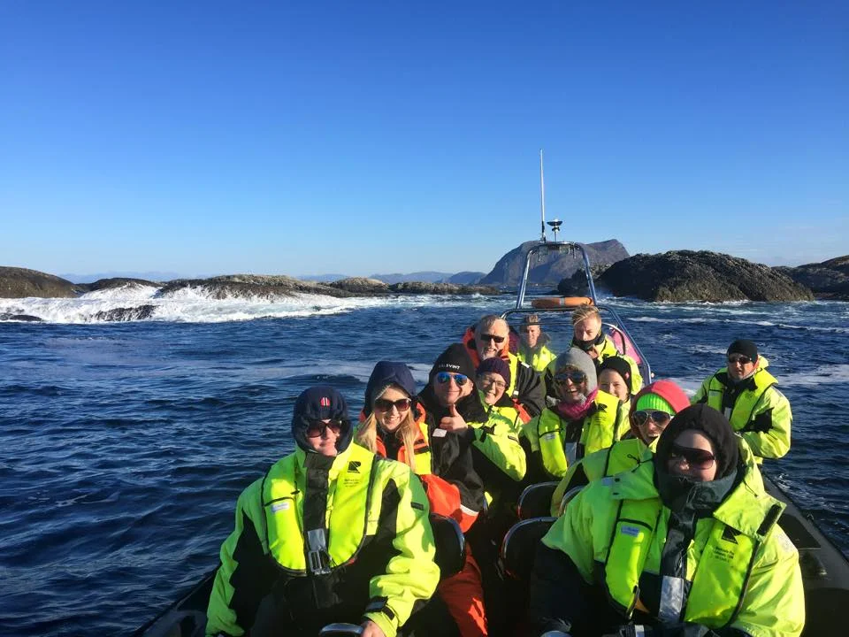 Bildet er frå hausten 2016. Ein gjeng frå Askvoll Fjordhotell på havrafting..