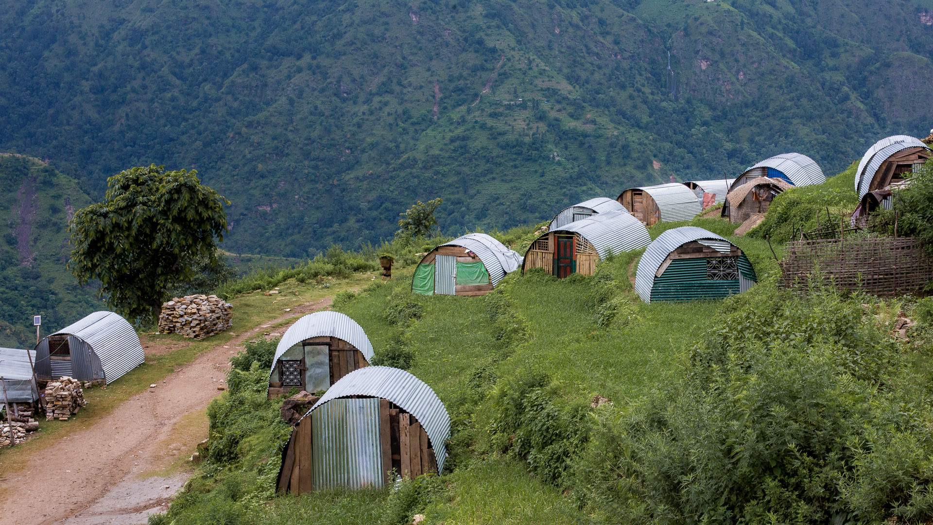  Earthquake proof temporary shelters in Mandre. 
